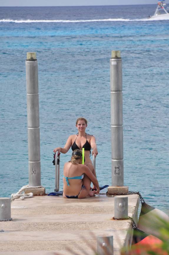 Preparando-se para fazer snorkel na ilha de Cozumel, no litotal de Yucatán, no sul do México